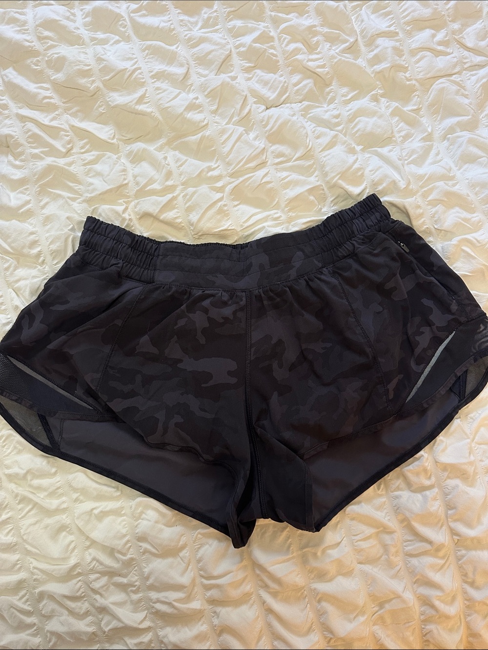 Lululemon Hotty Hot 2.5 - Black Camo Athletic Shorts